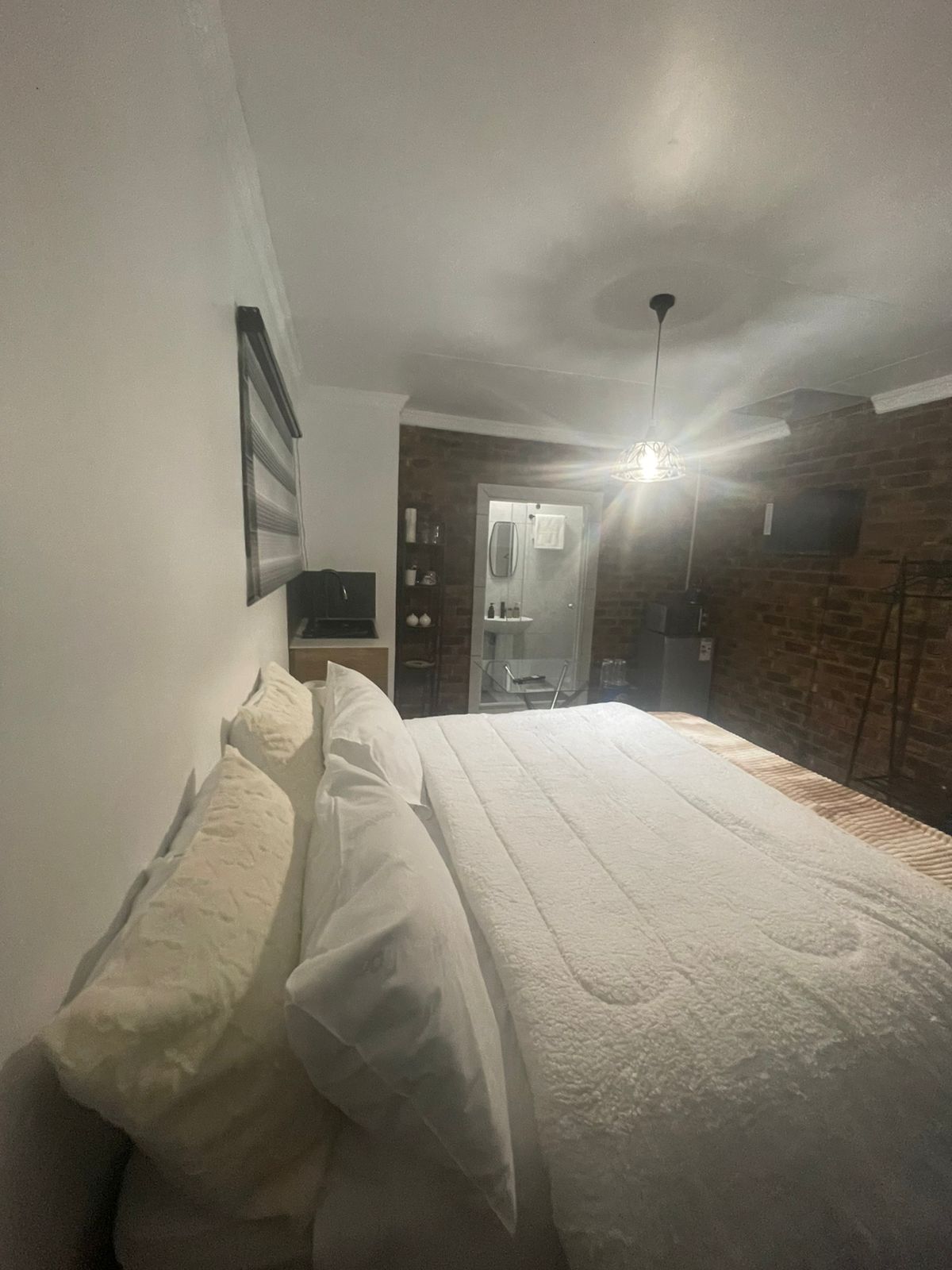 Decorative mirror and dressing nook